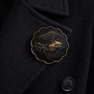 Vintage Amita Japanese Damascene brooch Scalloped Black and Gold tone